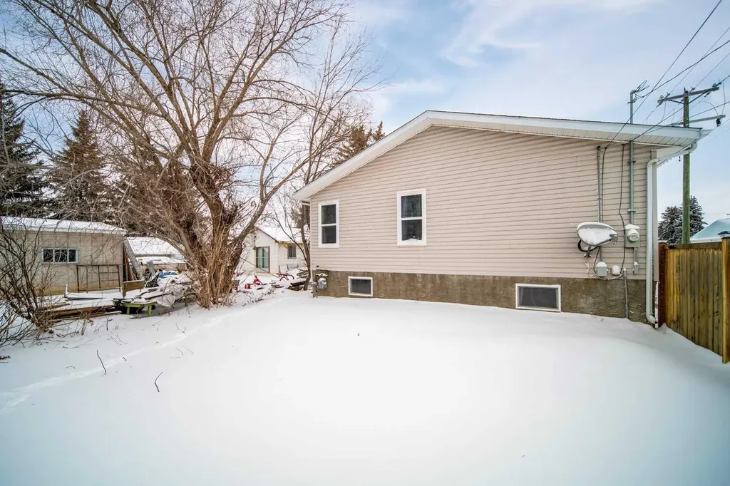 422 9th Street Wainwright AB T9W 1C7