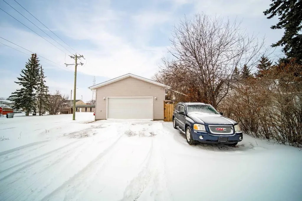 422 9th Street Wainwright AB T9W 1C7