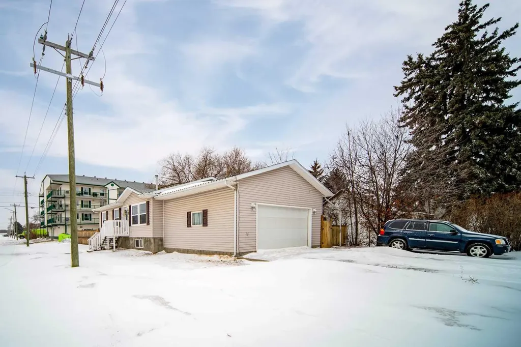422 9th Street Wainwright AB T9W 1C7