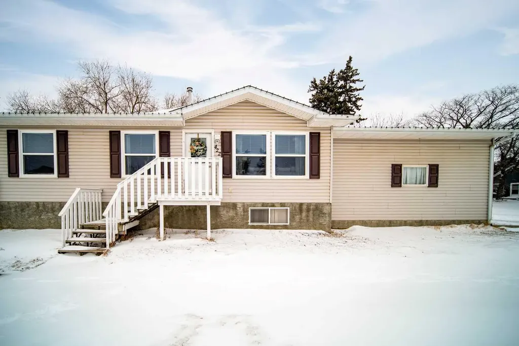 422 9th Street Wainwright AB T9W 1C7