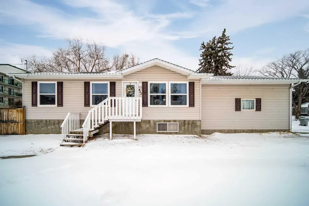 422 9th Street Wainwright AB T9W 1C7