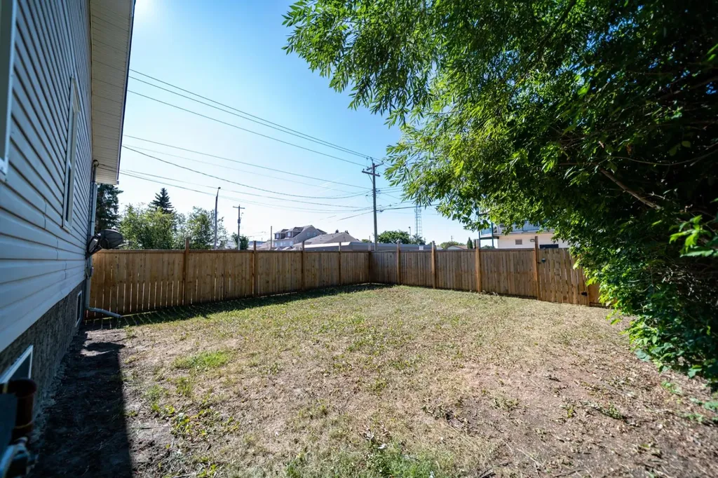 422 9th Street Wainwright AB T9W 1C7