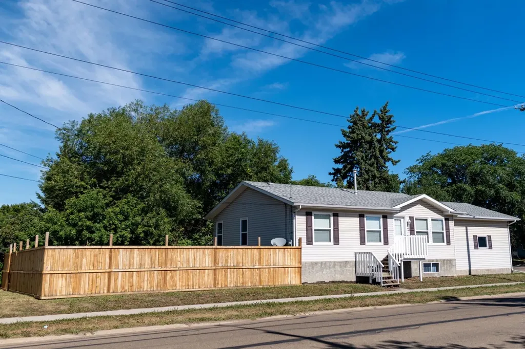 422 9th Street Wainwright AB T9W 1C7