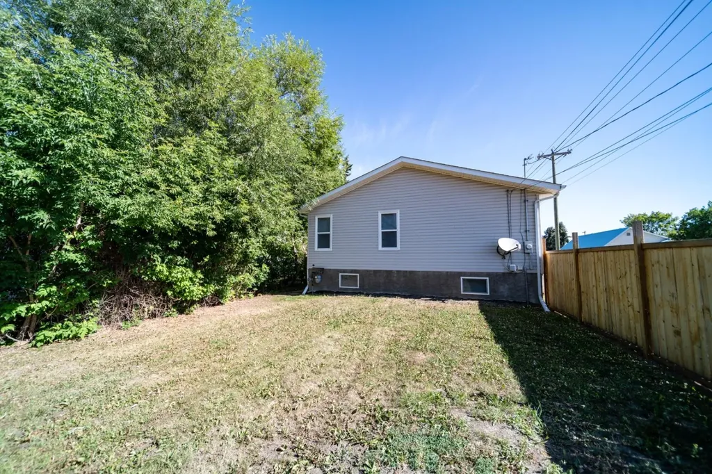 422 9th Street Wainwright AB T9W 1C7