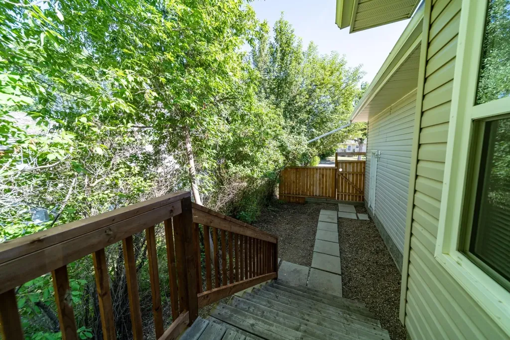 422 9th Street Wainwright AB T9W 1C7