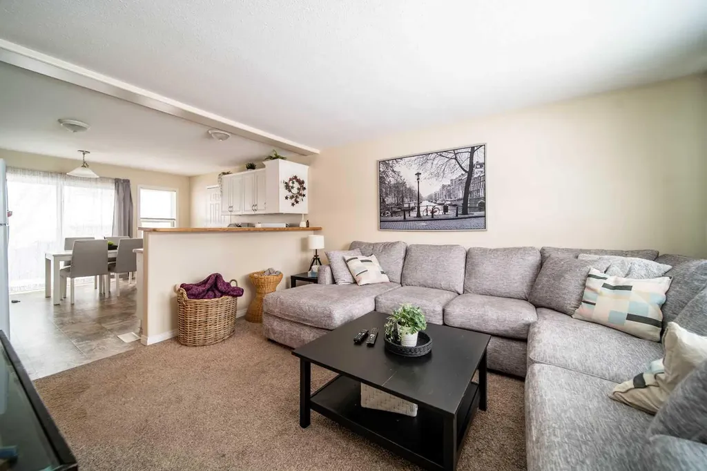 422 9th Street Wainwright AB T9W 1C7