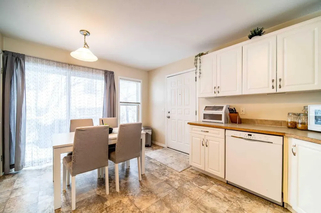 422 9th Street Wainwright AB T9W 1C7