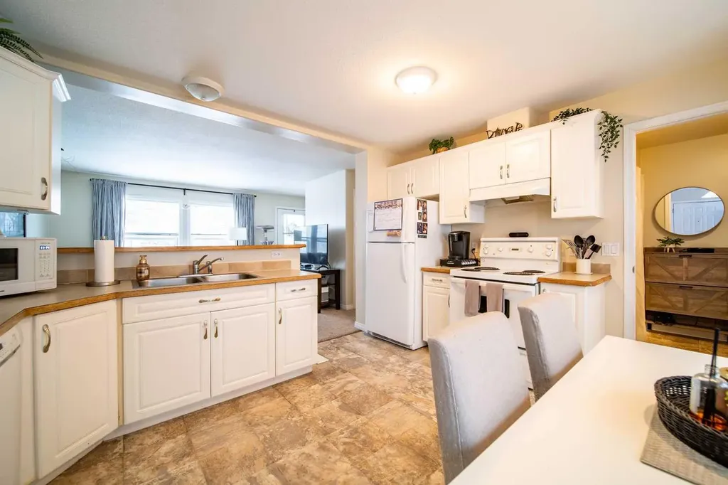 422 9th Street Wainwright AB T9W 1C7