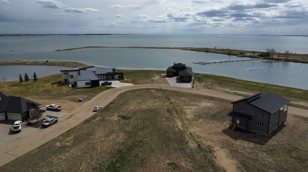 29 Kingfisher Estates Drive Lake Newell Resort AB T1R 0X5