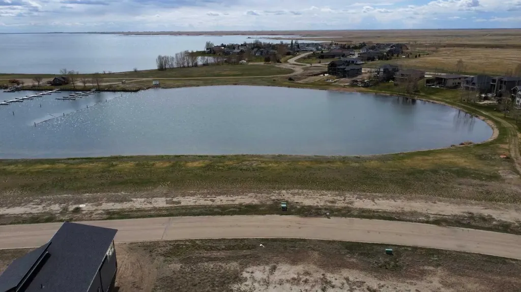 29 Kingfisher Estates Drive Lake Newell Resort AB T1R 0X5