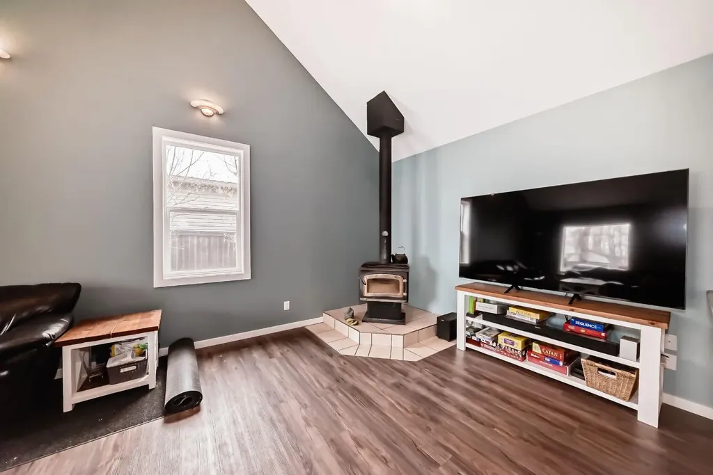 63 Sands Street Rochon Sands AB T0C3B0