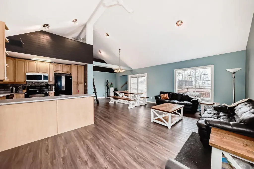 63 Sands Street Rochon Sands AB T0C3B0