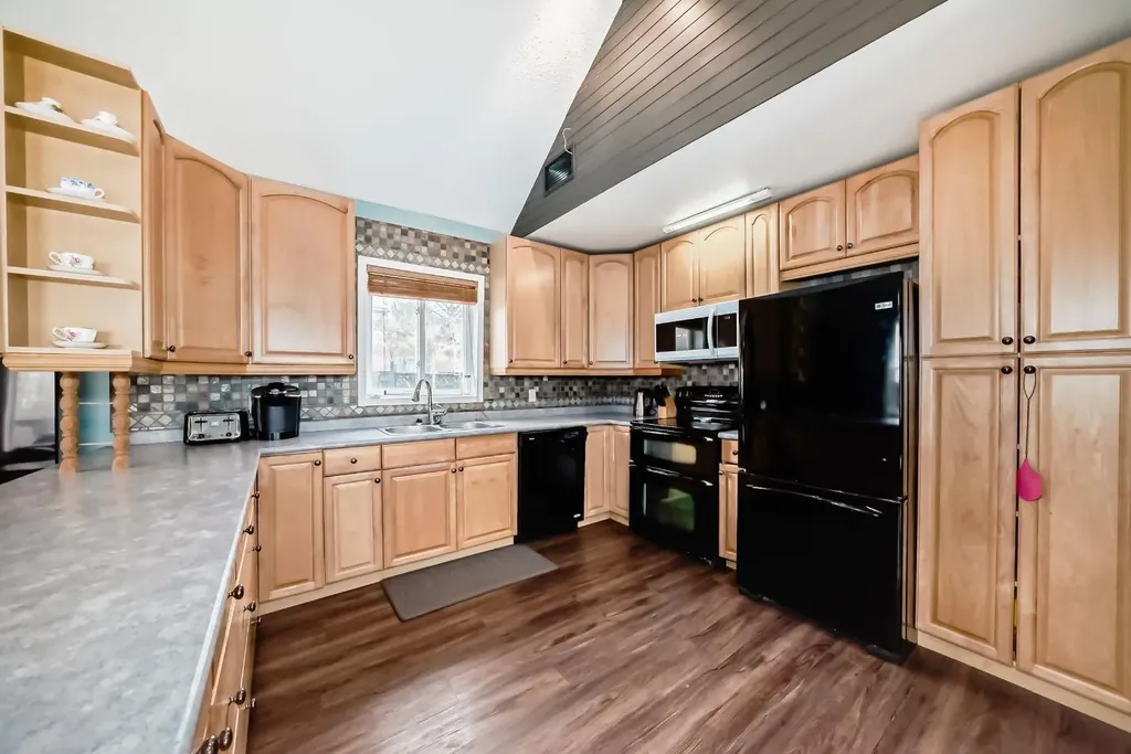 63 Sands Street Rochon Sands AB T0C3B0