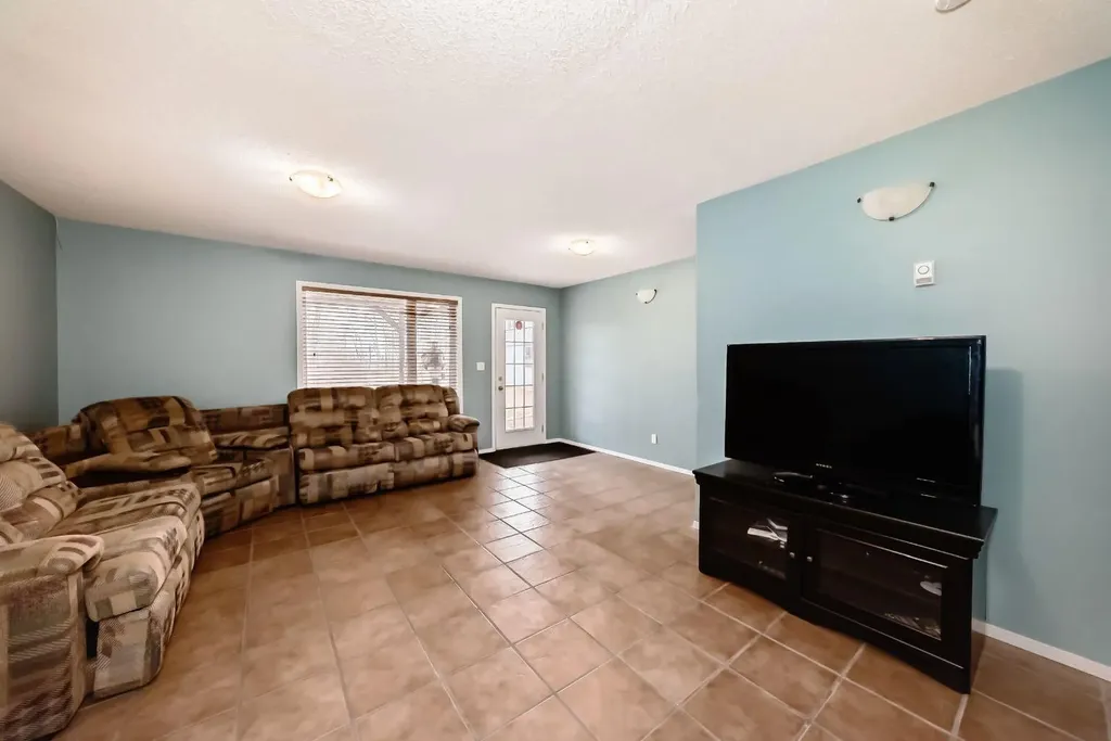 63 Sands Street Rochon Sands AB T0C3B0