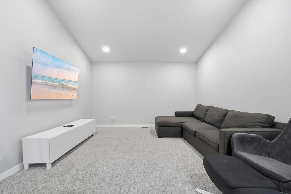 704 Creekstone Circle SW Calgary AB T2X 4Y6