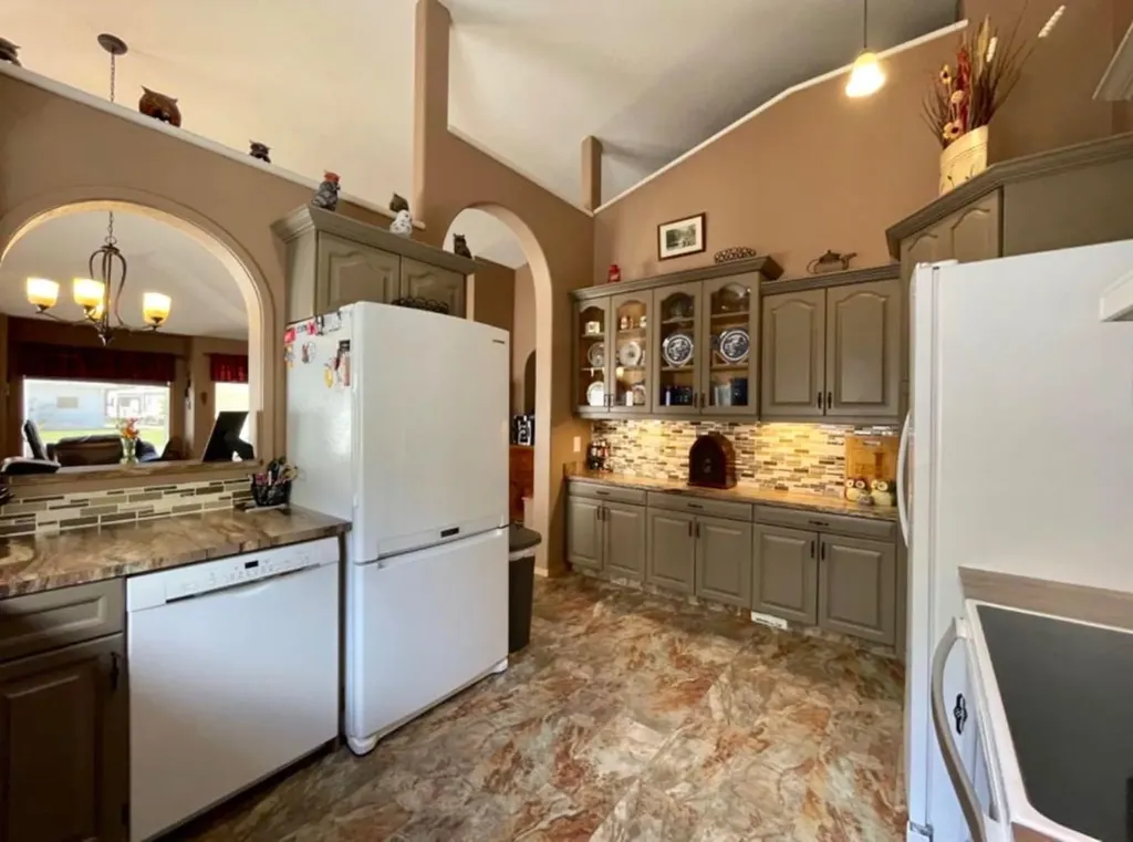 90 Park Drive Whitecourt AB T7S 1S4
