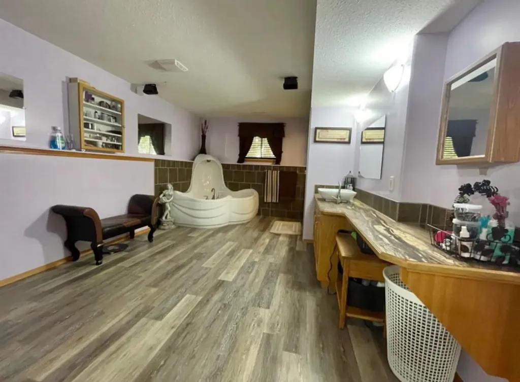 90 Park Drive Whitecourt AB T7S 1S4