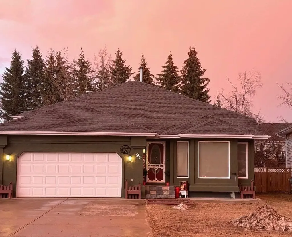 90 Park Drive Whitecourt AB T7S 1S4