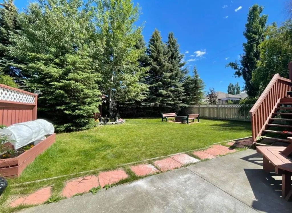 90 Park Drive Whitecourt AB T7S 1S4