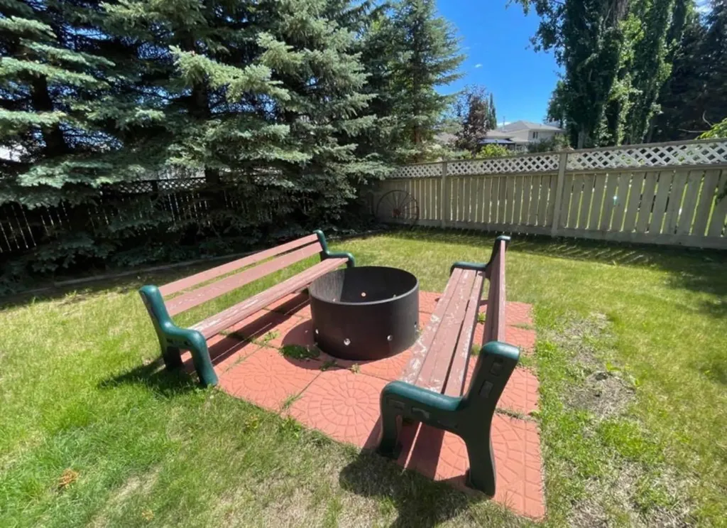 90 Park Drive Whitecourt AB T7S 1S4