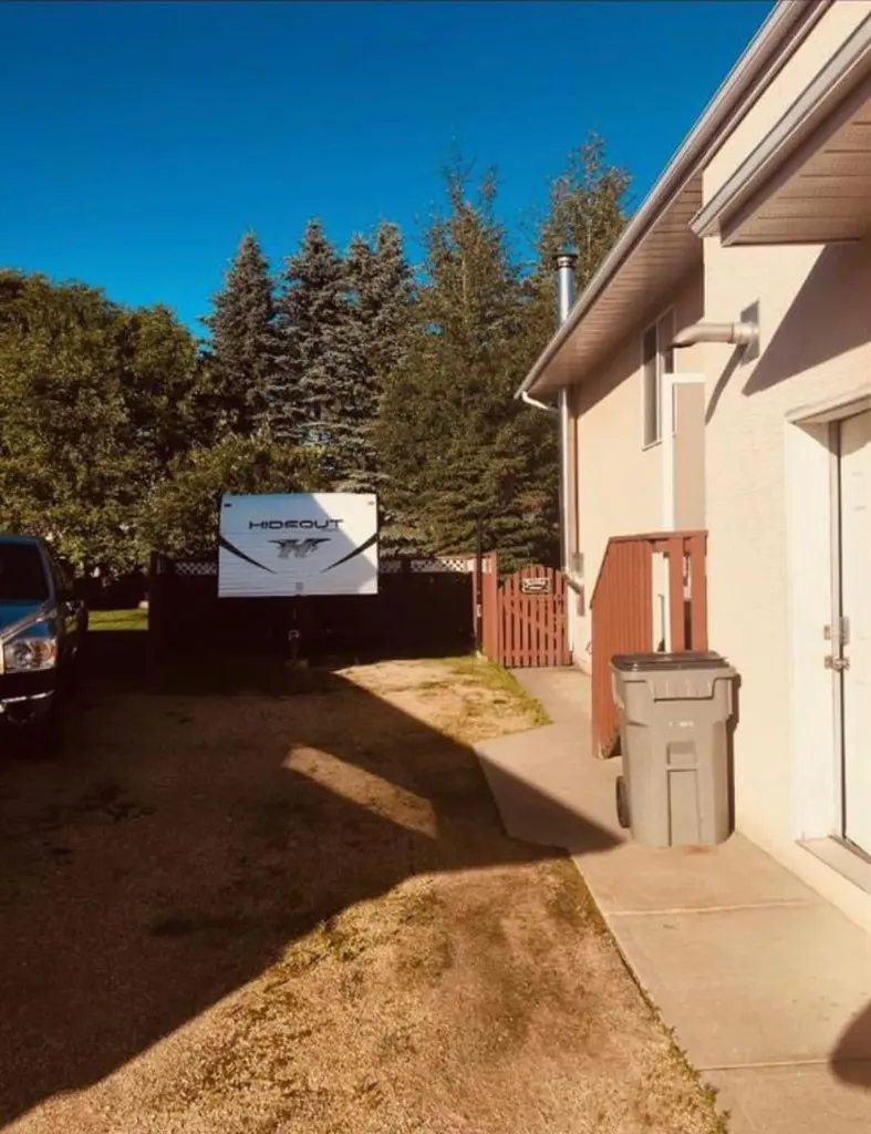 90 Park Drive Whitecourt AB T7S 1S4