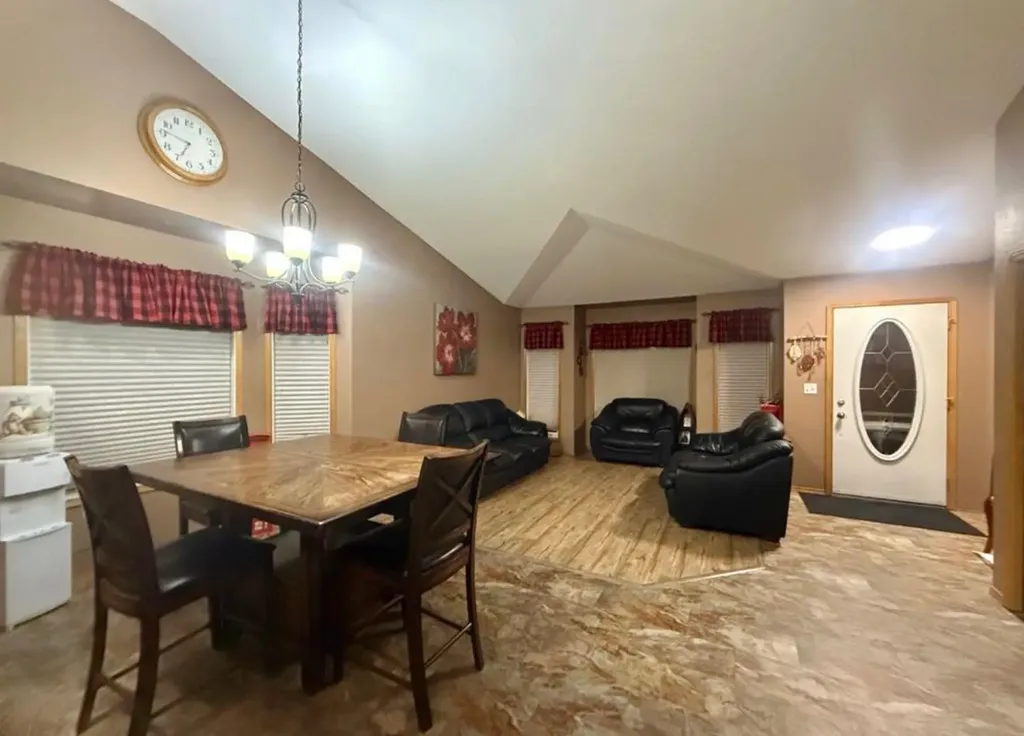 90 Park Drive Whitecourt AB T7S 1S4