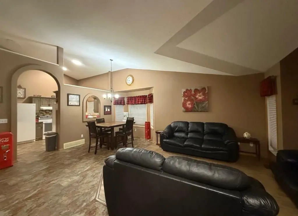 90 Park Drive Whitecourt AB T7S 1S4