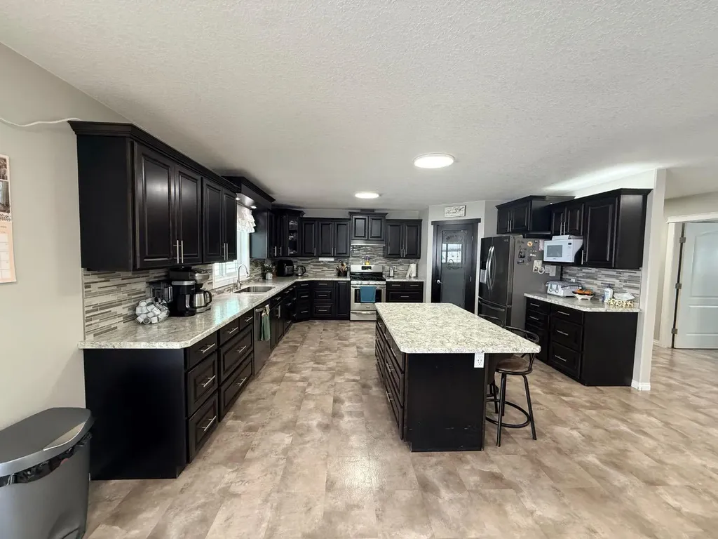 104244 Rge Road 182 La Crete AB T0H2H0
