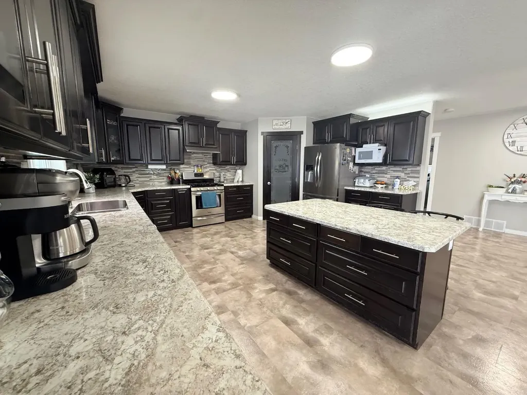 104244 Rge Road 182 La Crete AB T0H2H0
