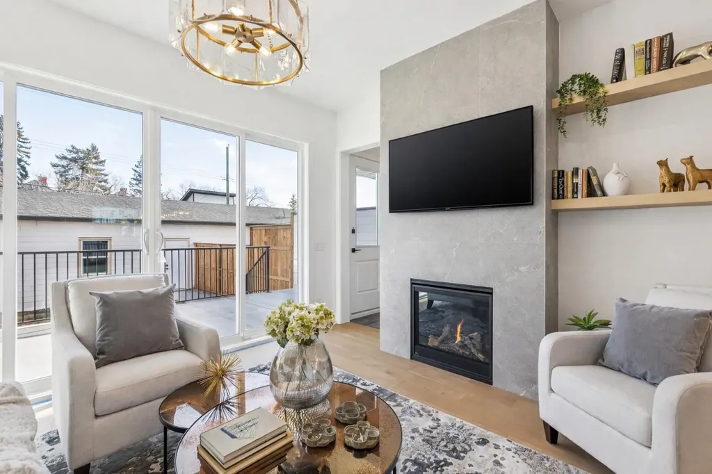 2426 27 Street SW Calgary AB T3E 2G3