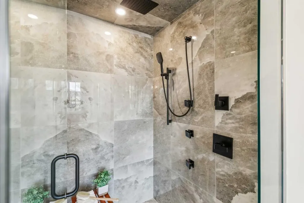 2426 27 Street SW Calgary AB T3E 2G3
