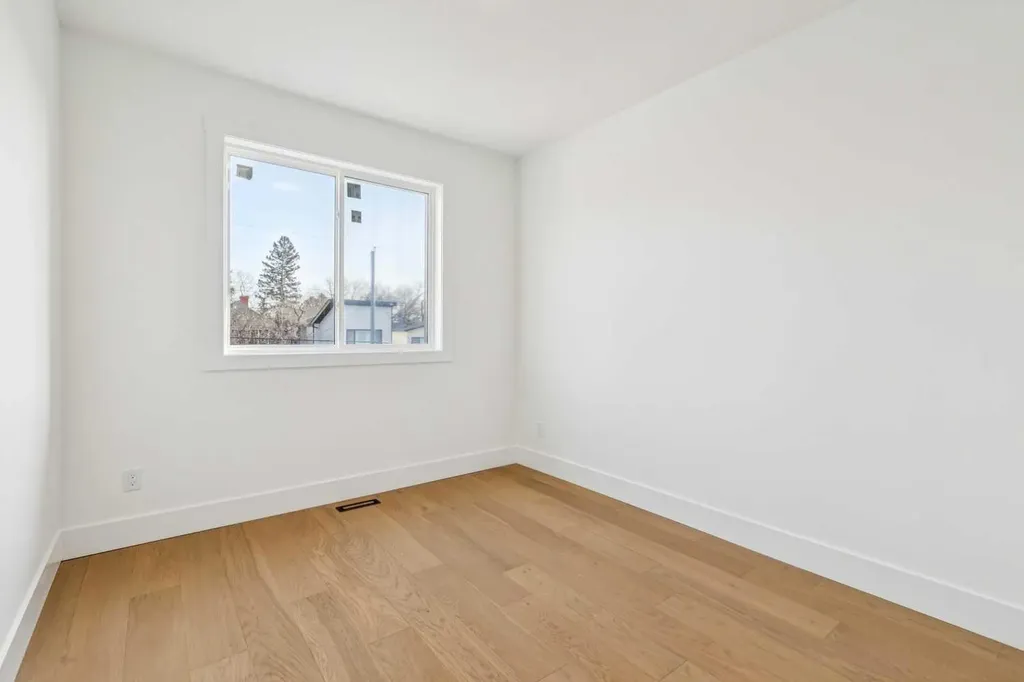 2426 27 Street SW Calgary AB T3E 2G3