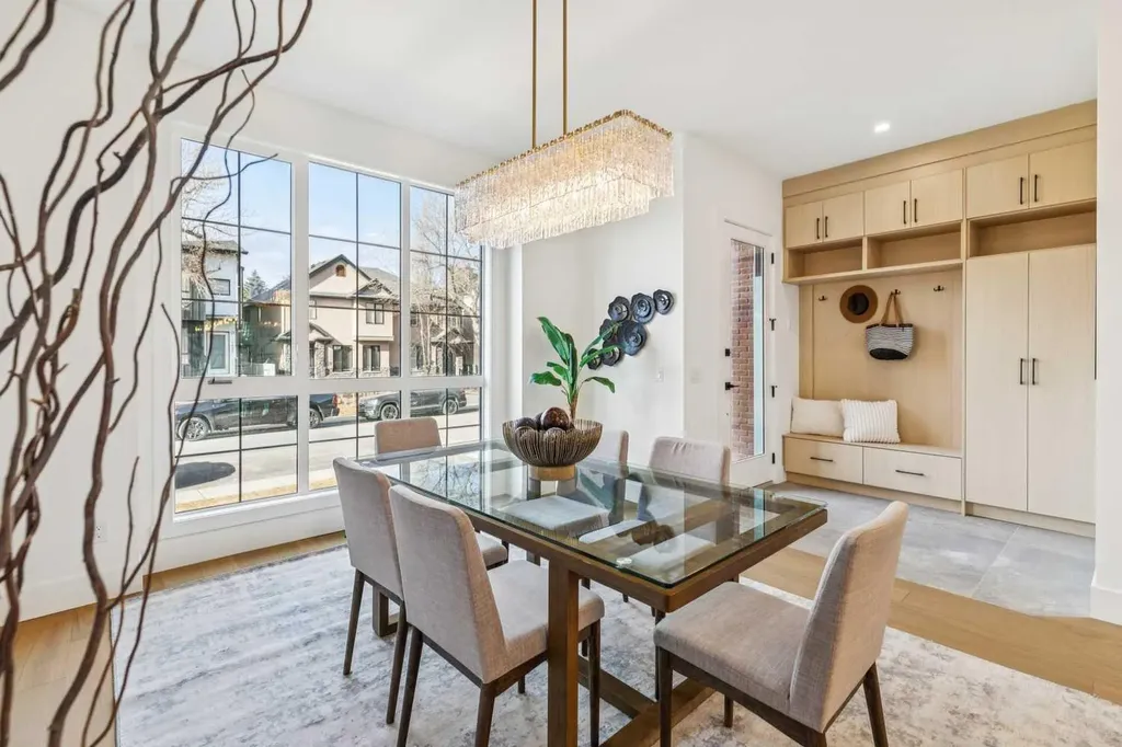2426 27 Street SW Calgary AB T3E 2G3