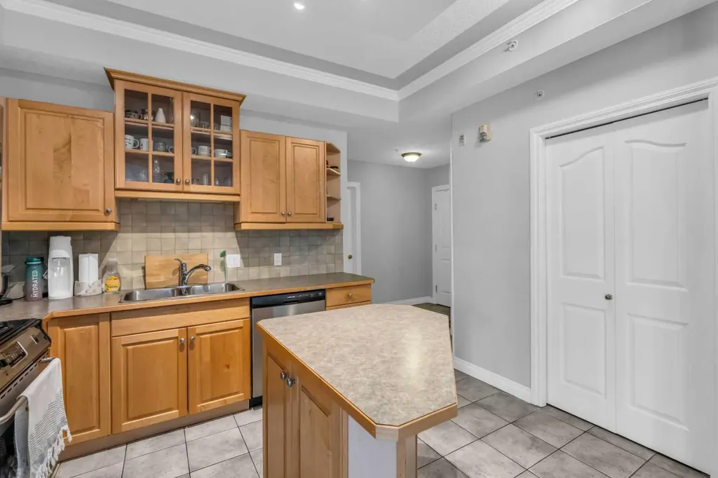 1315 12 Avenue SW Calgary AB T3C 0P6