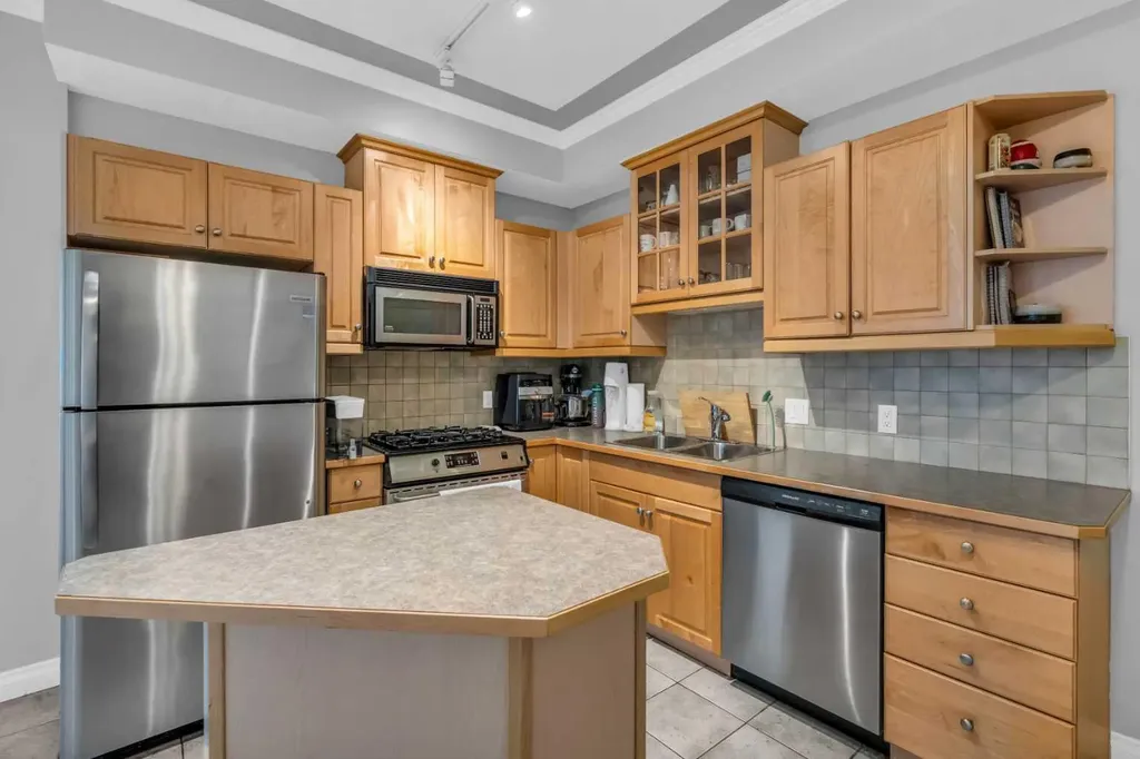 1315 12 Avenue SW Calgary AB T3C 0P6
