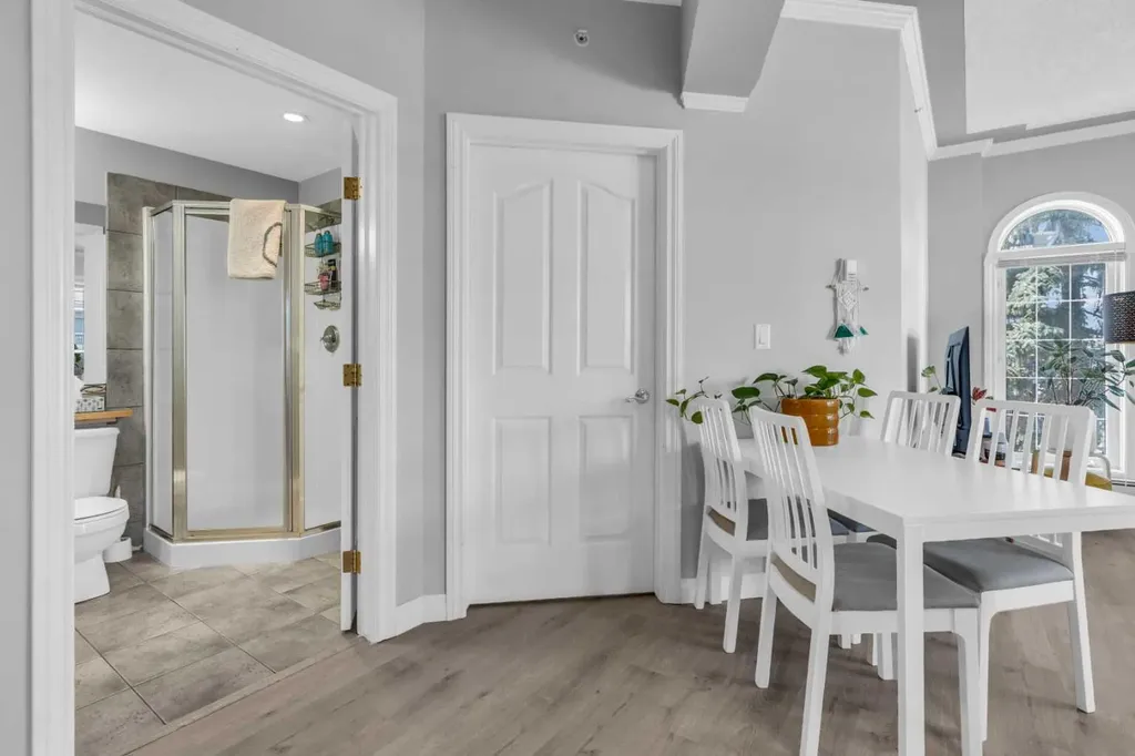 1315 12 Avenue SW Calgary AB T3C 0P6