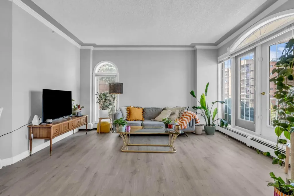 1315 12 Avenue SW Calgary AB T3C 0P6
