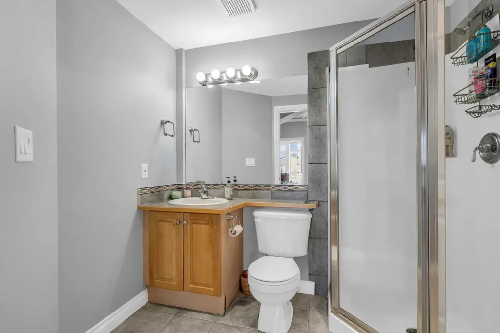 1315 12 Avenue SW Calgary AB T3C 0P6