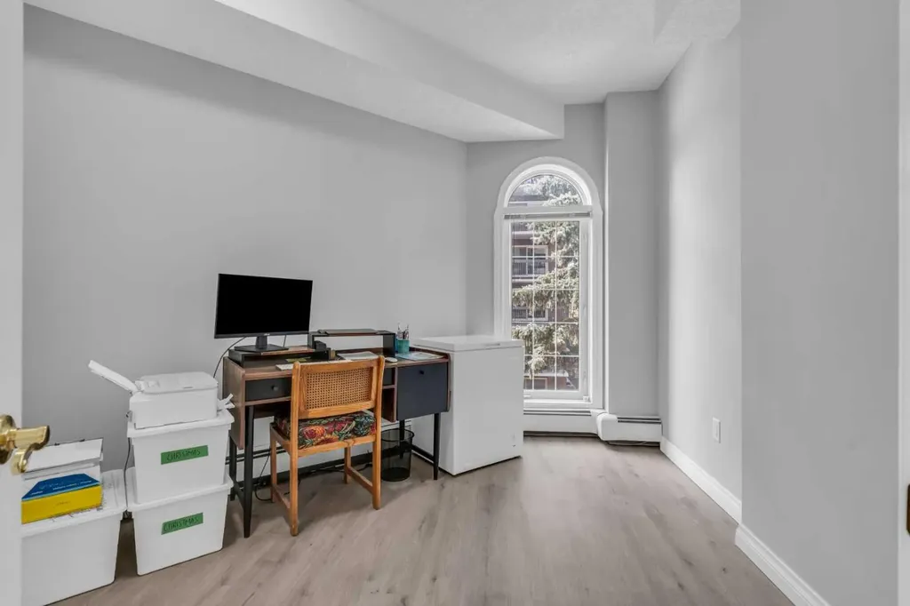 1315 12 Avenue SW Calgary AB T3C 0P6