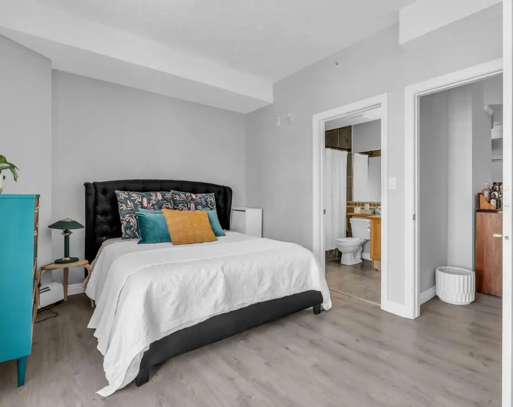 1315 12 Avenue SW Calgary AB T3C 0P6