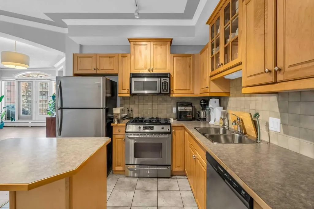 1315 12 Avenue SW Calgary AB T3C 0P6