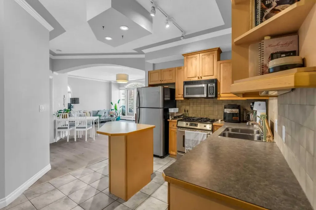 1315 12 Avenue SW Calgary AB T3C 0P6