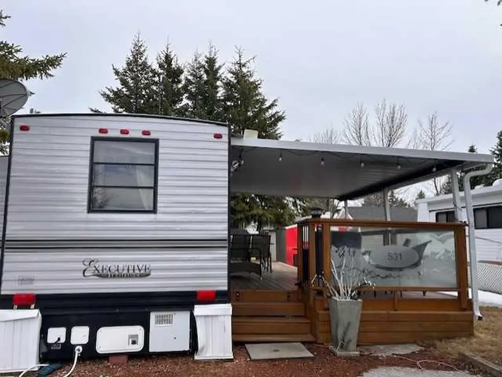 561 Carefree Resort Rural Red Deer County AB T4G0K6