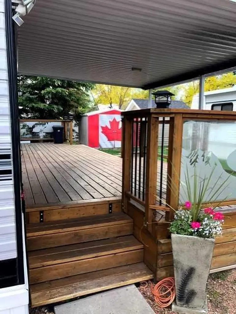 561 Carefree Resort Rural Red Deer County AB T4G0K6