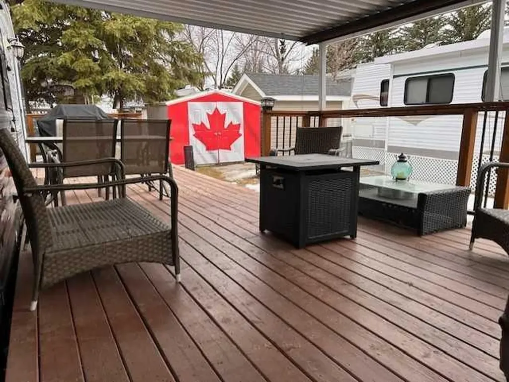 561 Carefree Resort Rural Red Deer County AB T4G0K6