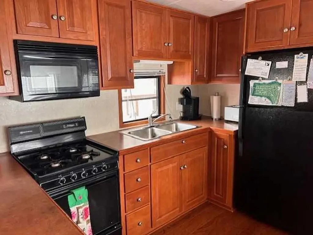 561 Carefree Resort Rural Red Deer County AB T4G0K6