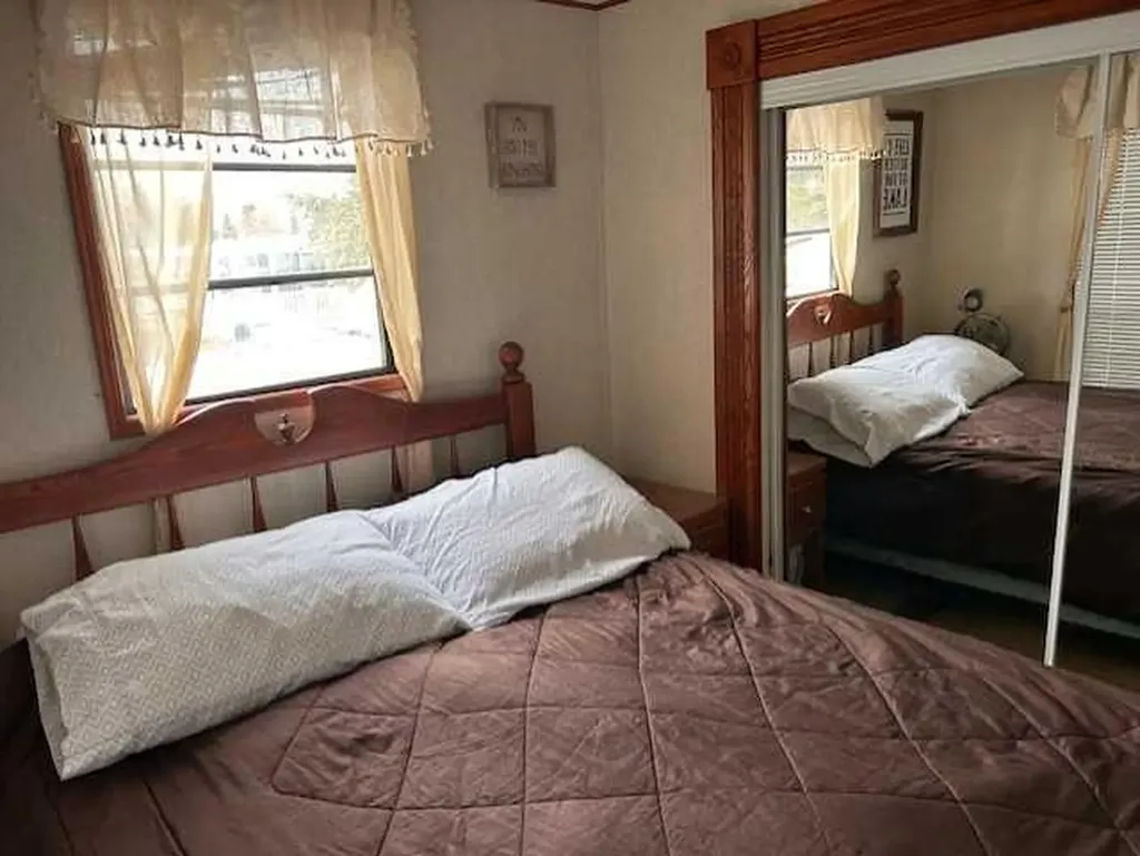 561 Carefree Resort Rural Red Deer County AB T4G0K6