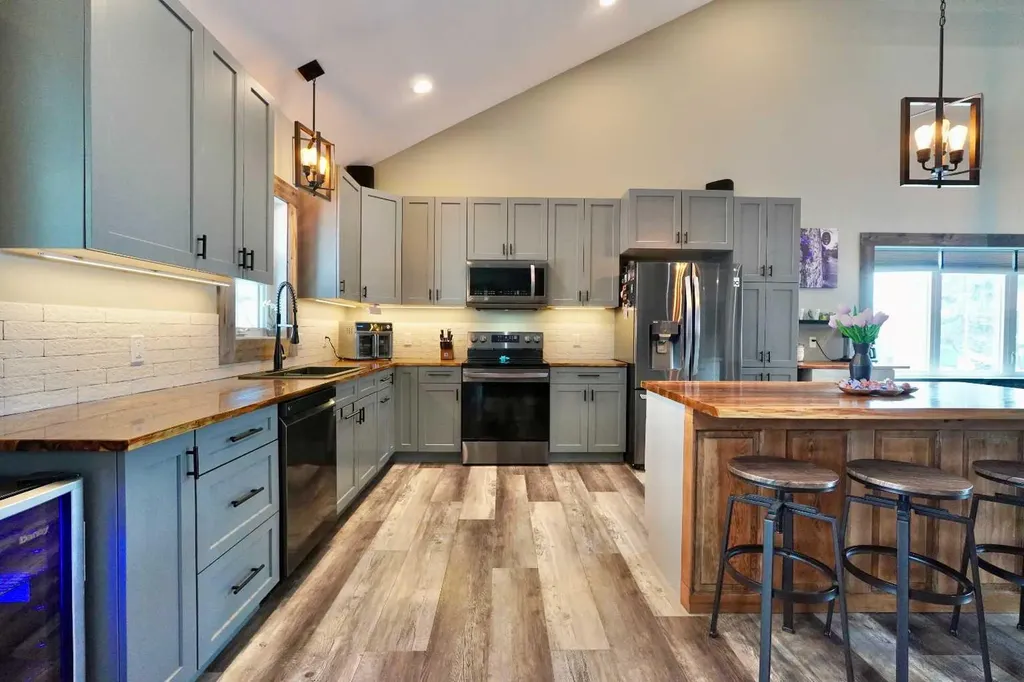 9908 101 Street Nampa AB T0H 2R0