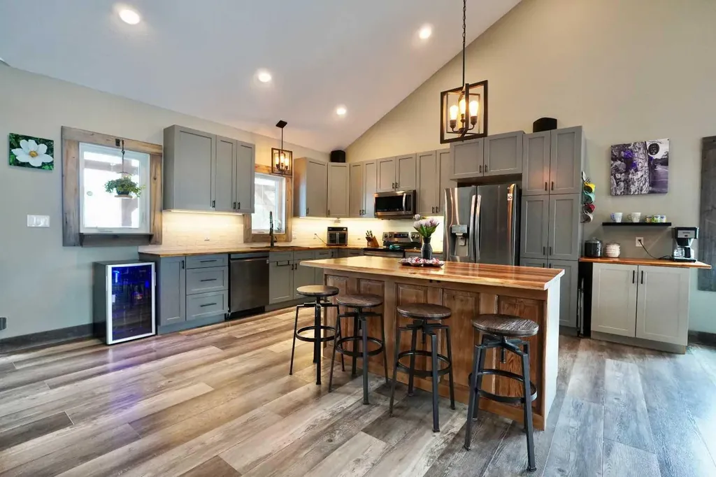 9908 101 Street Nampa AB T0H 2R0