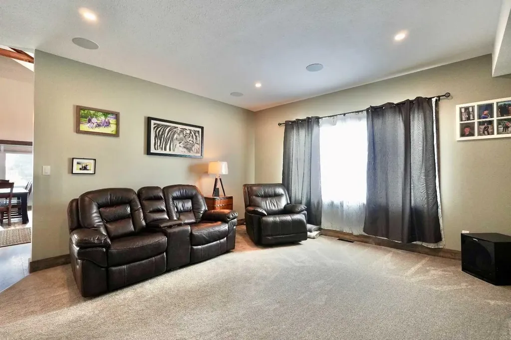 9908 101 Street Nampa AB T0H 2R0